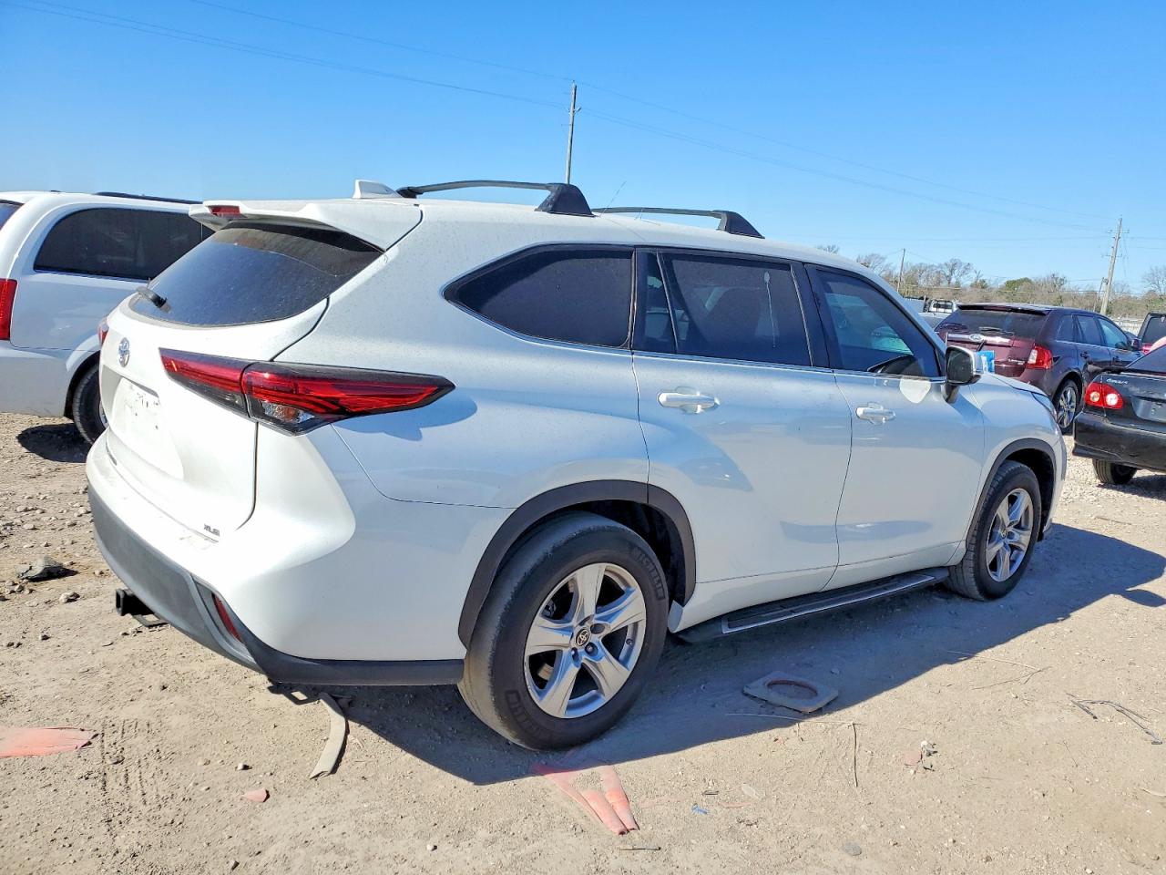 2023 TOYOTA HIGHLANDER L photo 3