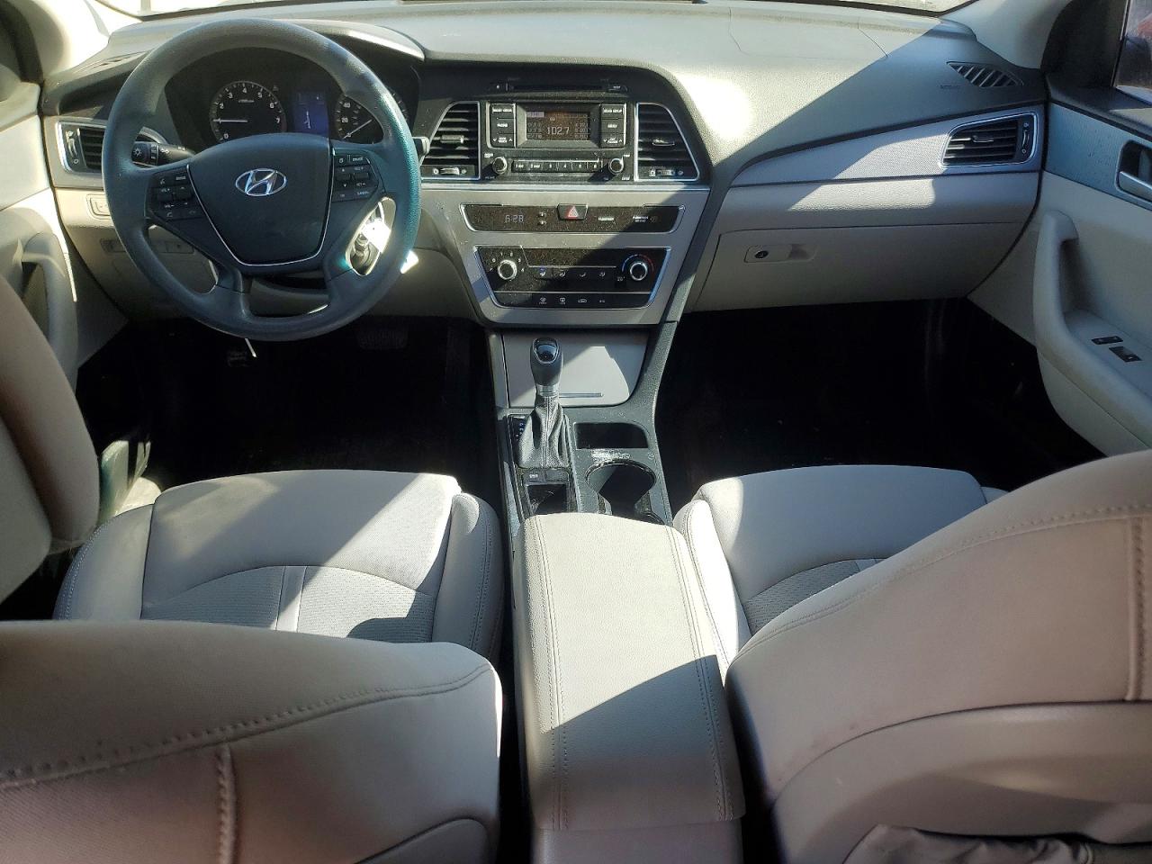 2017 HYUNDAI SONATA SE photo 8