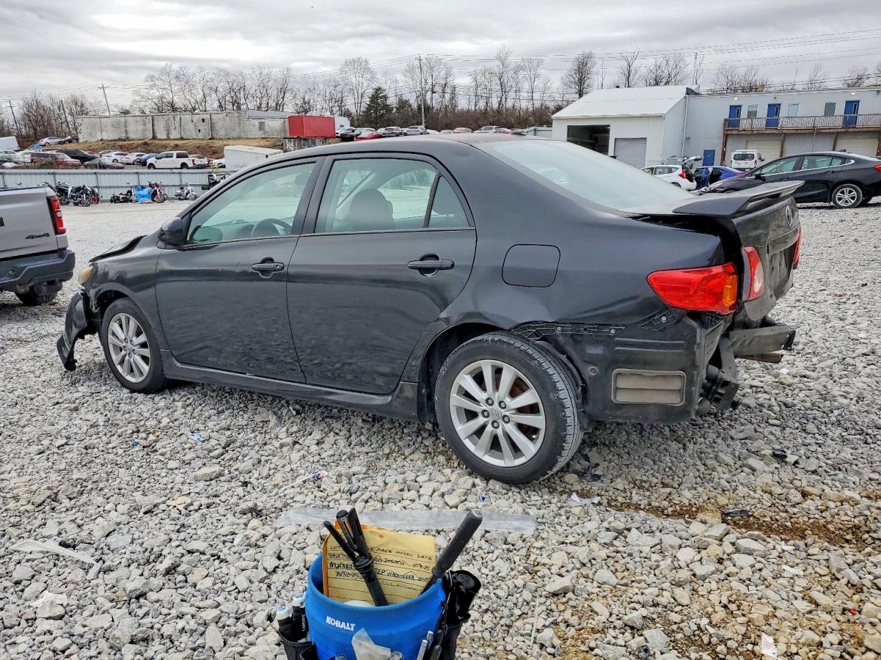 2010 TOYOTA COROLLA BASE photo 3