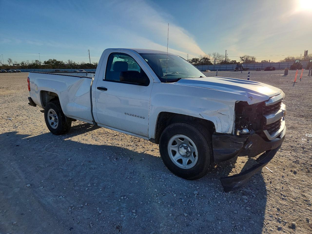 2018 CHEVROLET SILVERADO C1500 photo 4