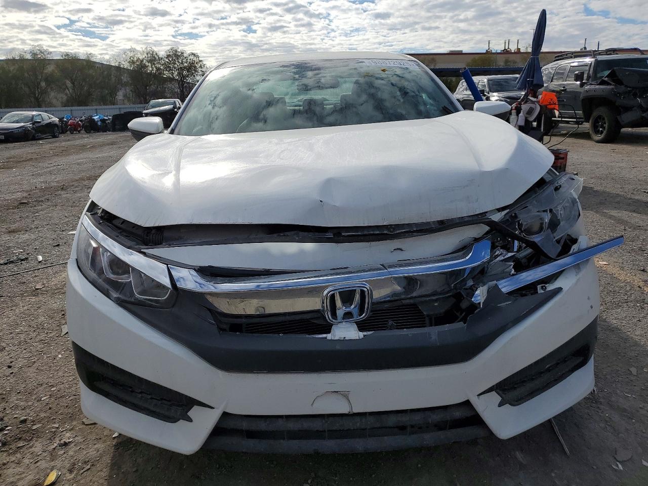 2017 HONDA CIVIC LX photo 5