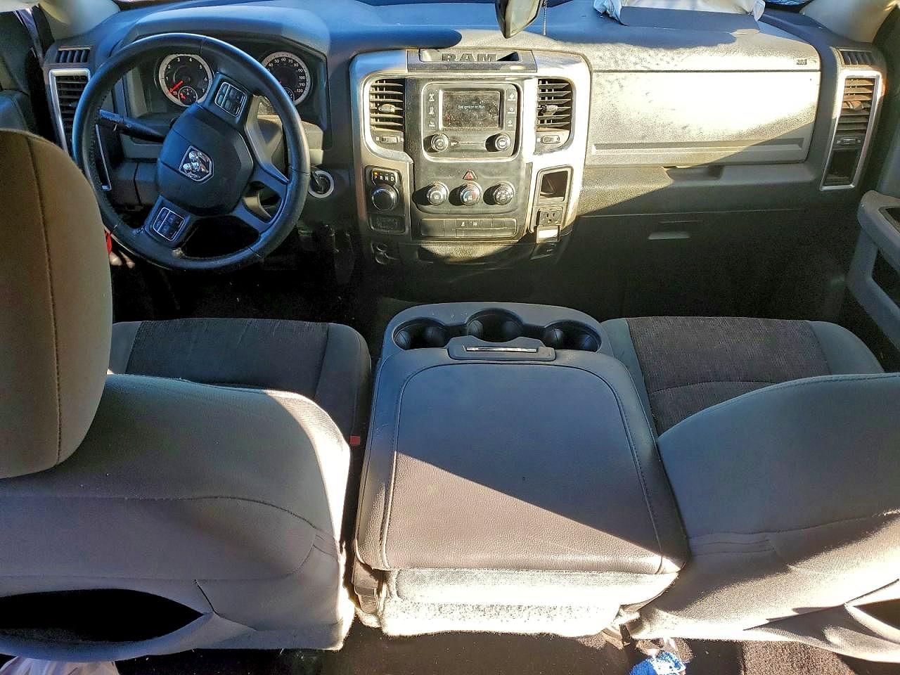 2015 RAM 1500 SLT photo 8