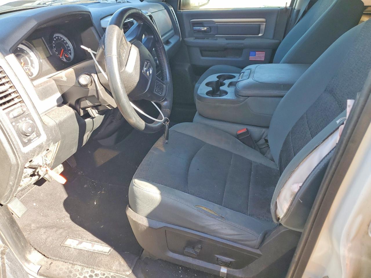 2015 RAM 1500 SLT photo 7