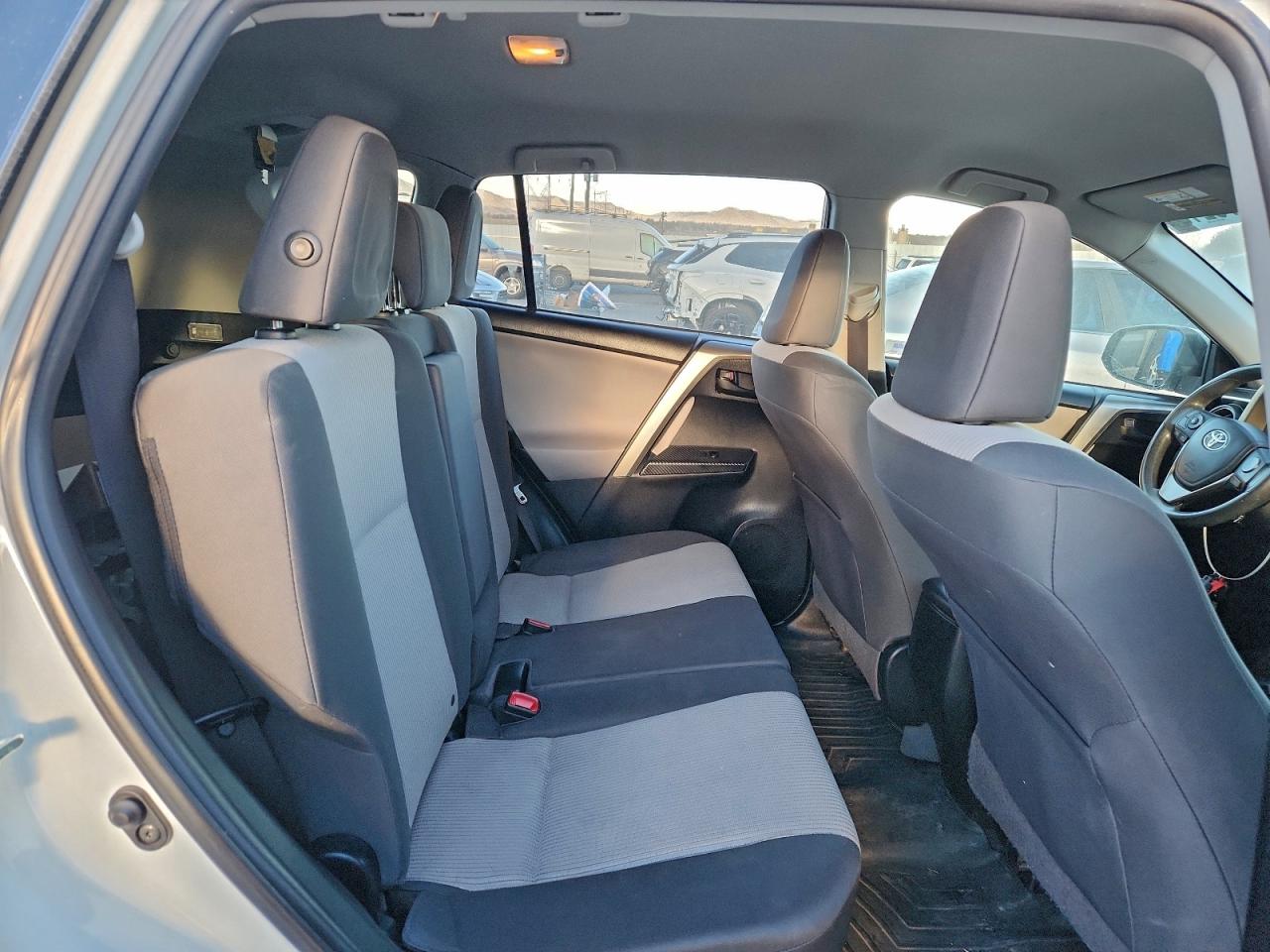 2014 TOYOTA RAV4 LE photo 11
