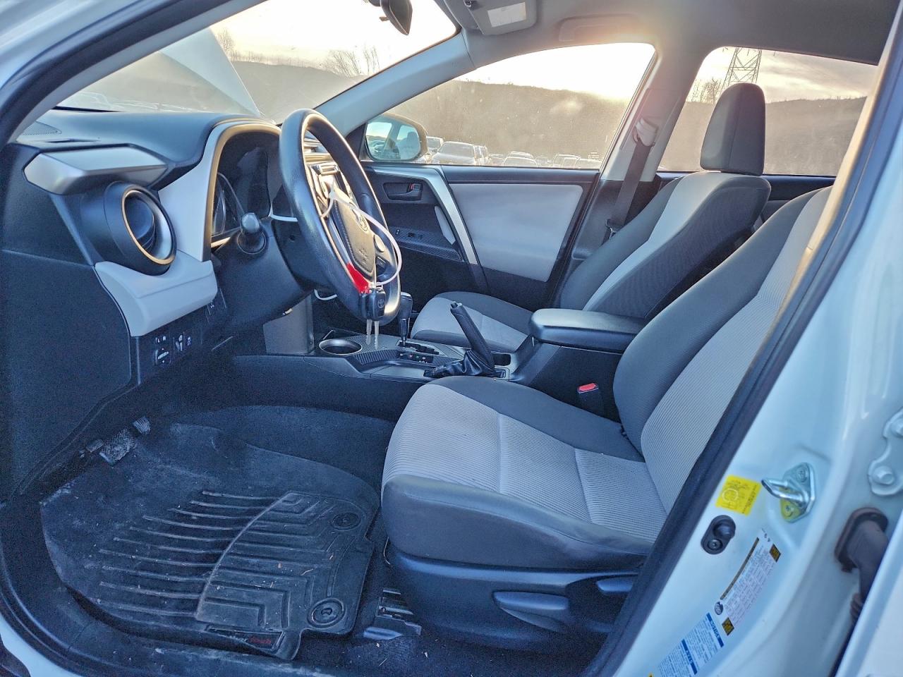 2014 TOYOTA RAV4 LE photo 7