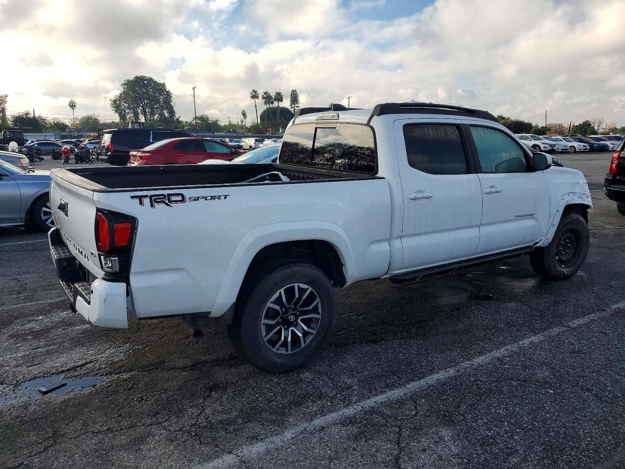 2022 TOYOTA TACOMA DOUBLE CAB photo 3