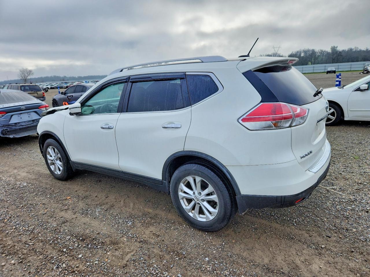2016 NISSAN ROGUE S photo 2