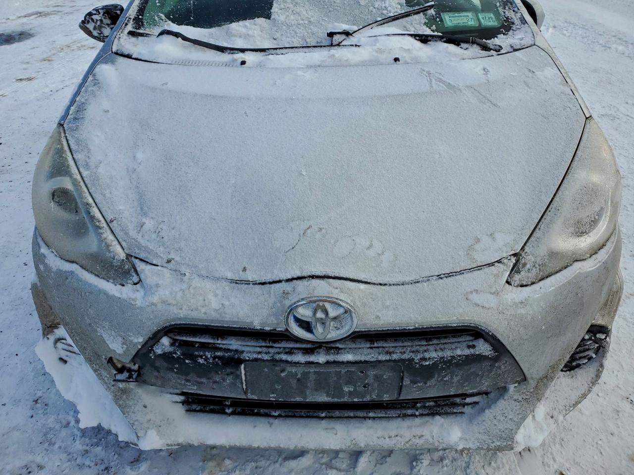 2015 TOYOTA PRIUS C photo 21