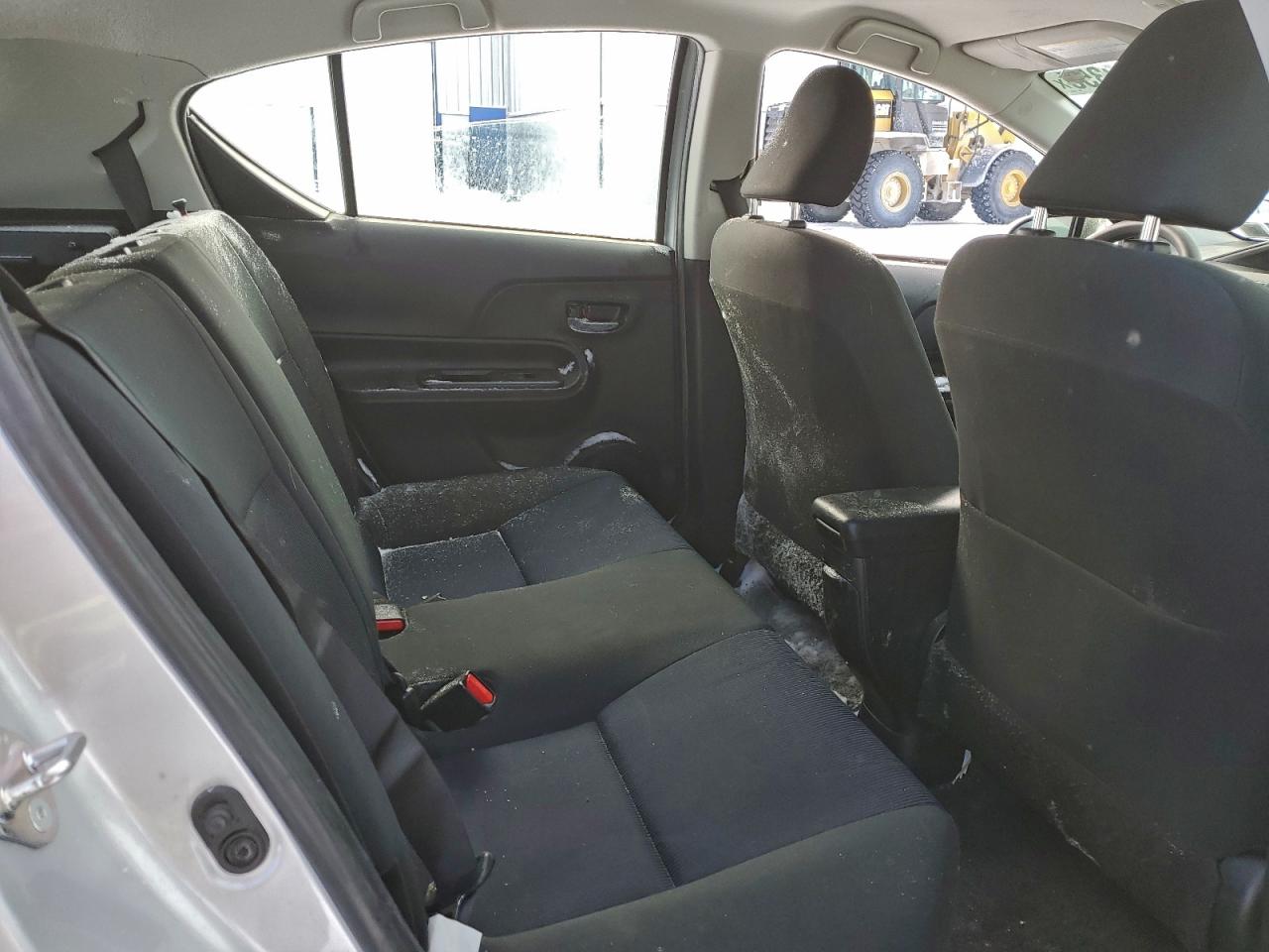 2015 TOYOTA PRIUS C photo 19