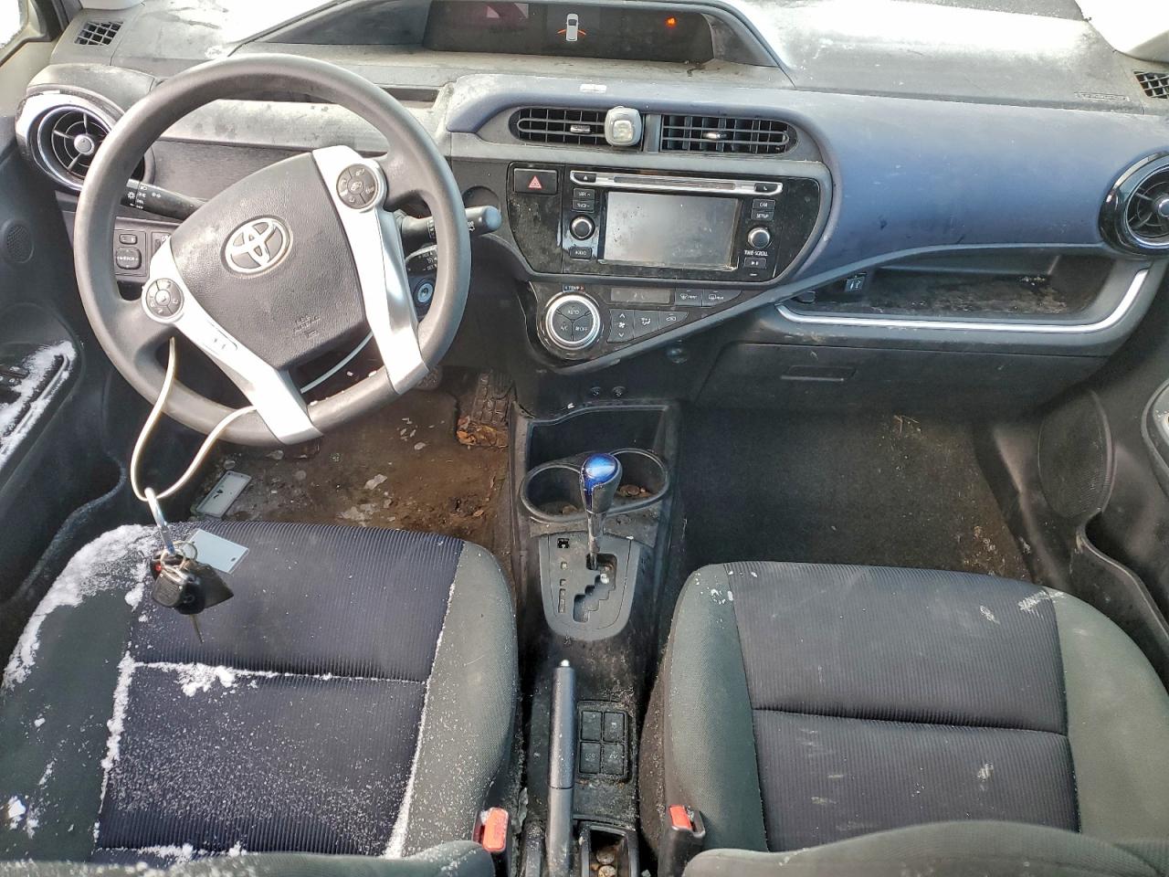 2015 TOYOTA PRIUS C photo 15