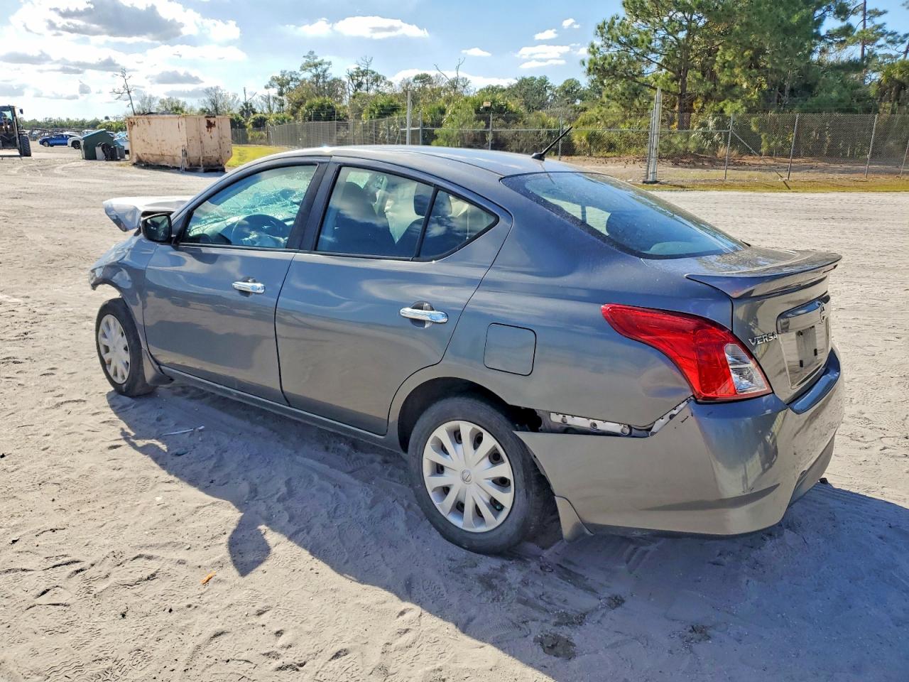 2018 NISSAN VERSA S photo 2