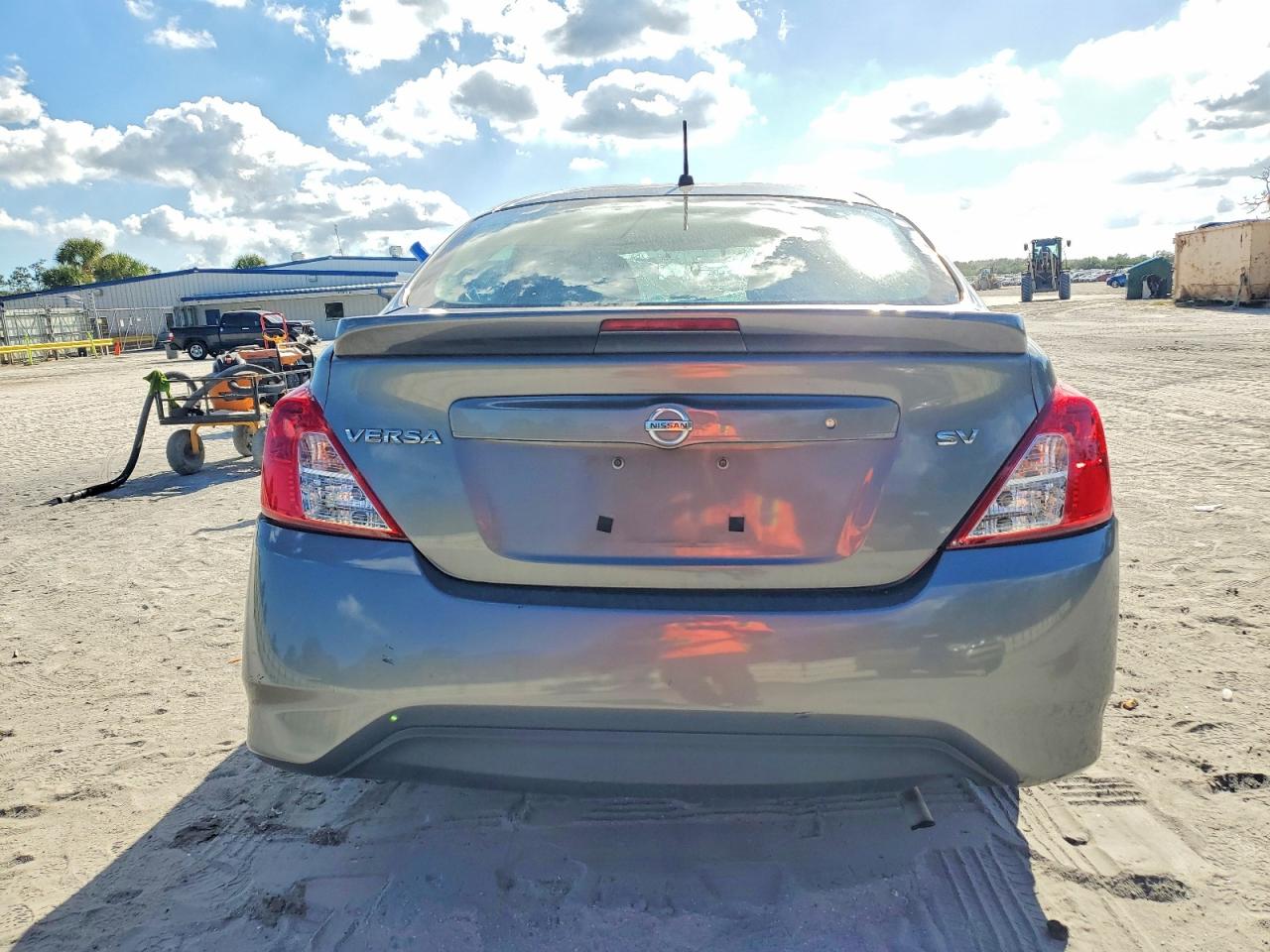 2018 NISSAN VERSA S photo 6