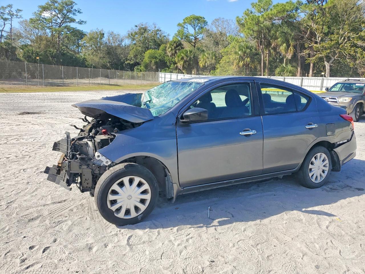 2018 NISSAN VERSA