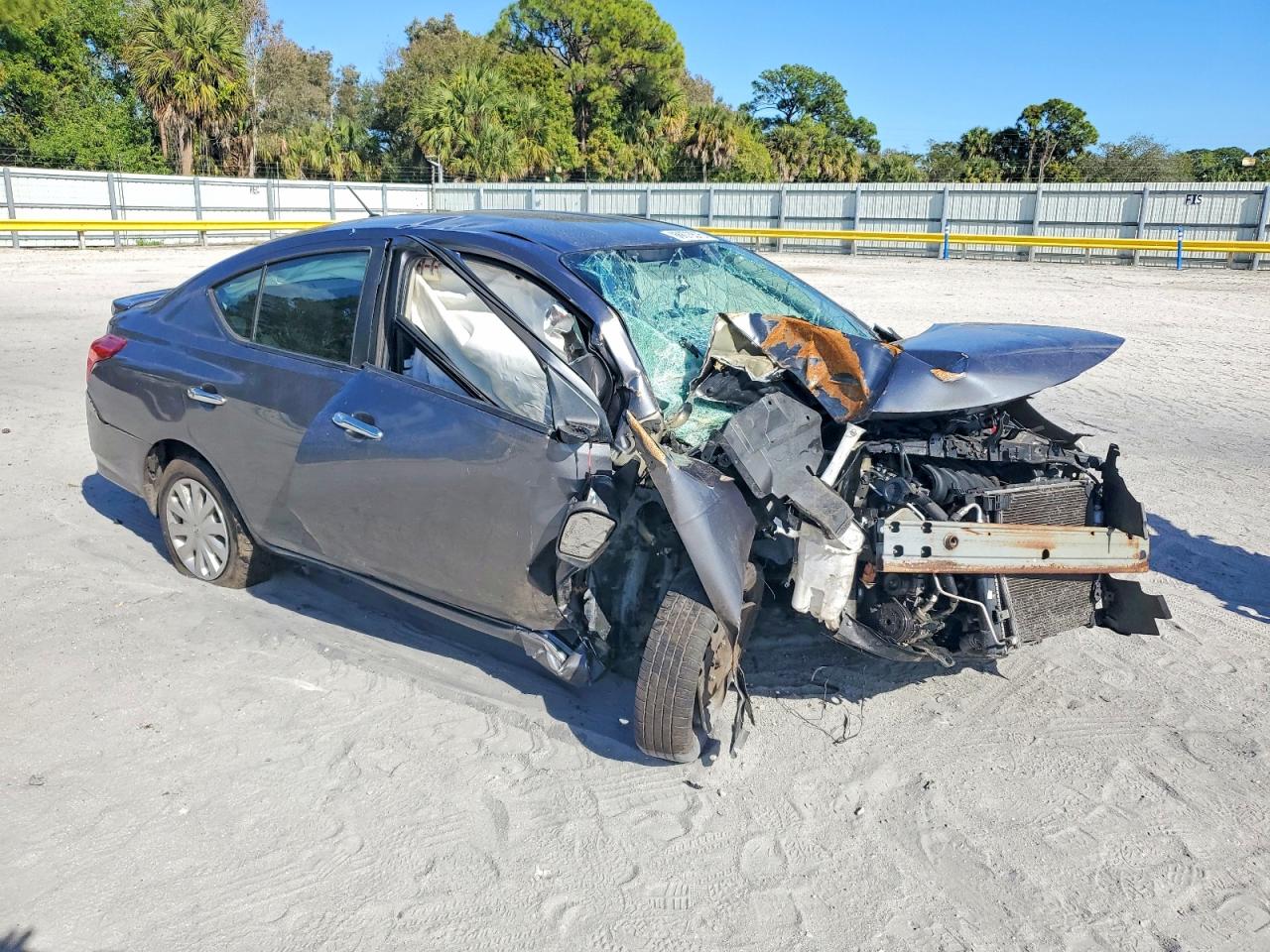 2018 NISSAN VERSA S photo 4
