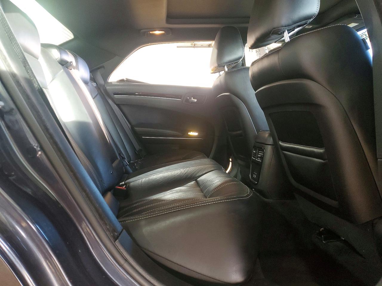2018 CHRYSLER 300 S photo 10