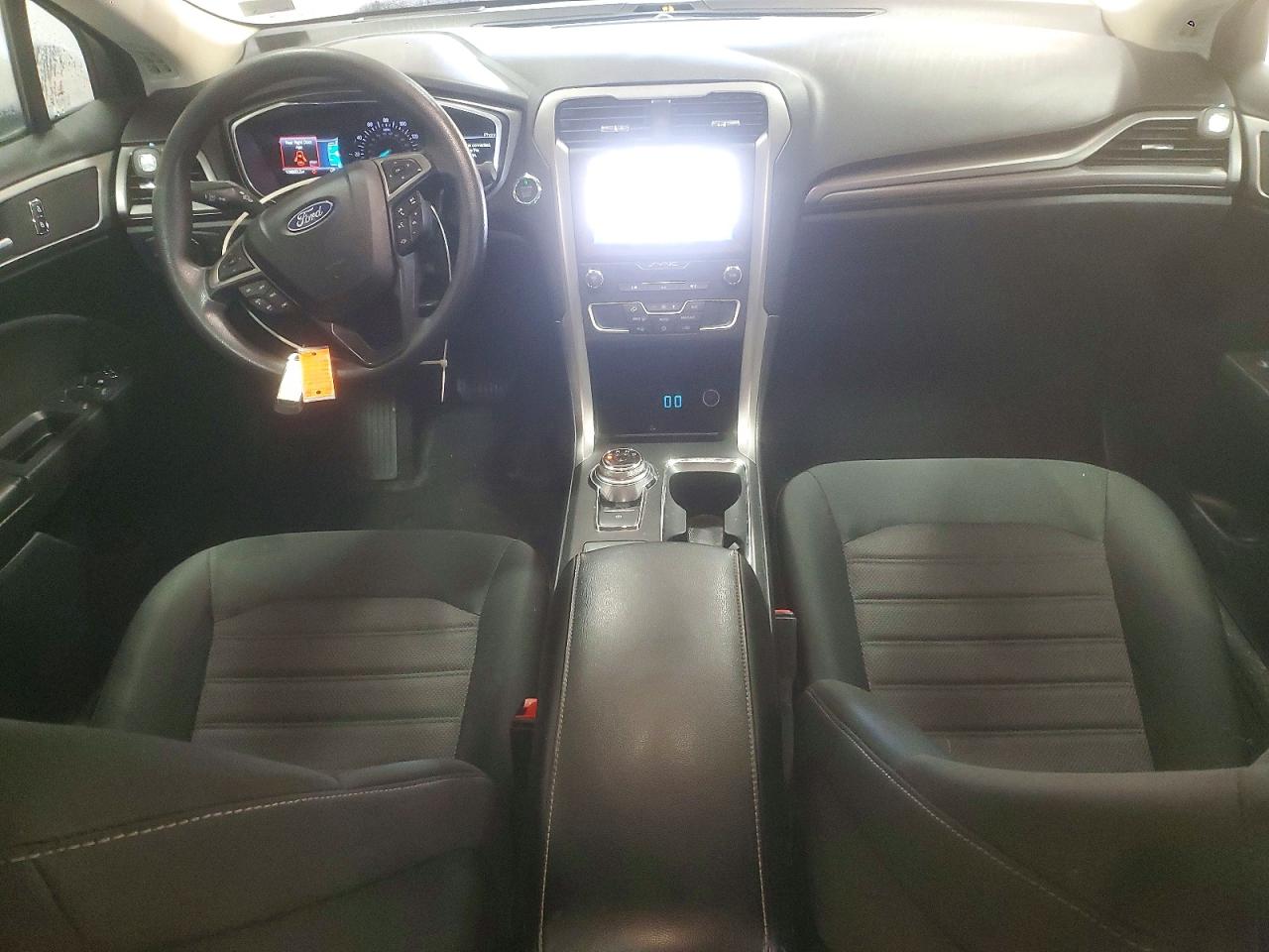 2020 FORD FUSION SE photo 8