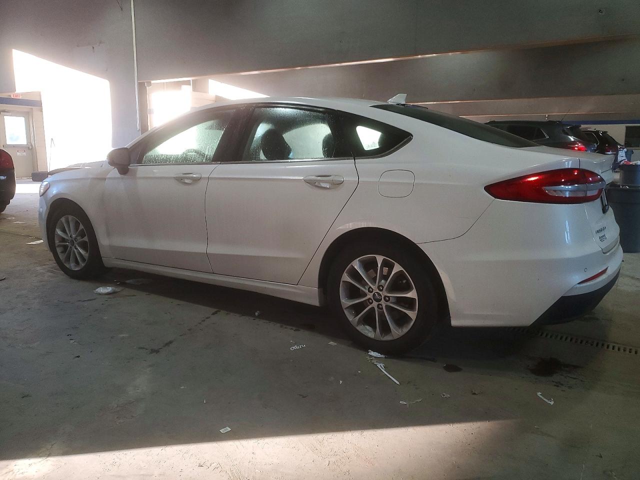 2020 FORD FUSION SE photo 2