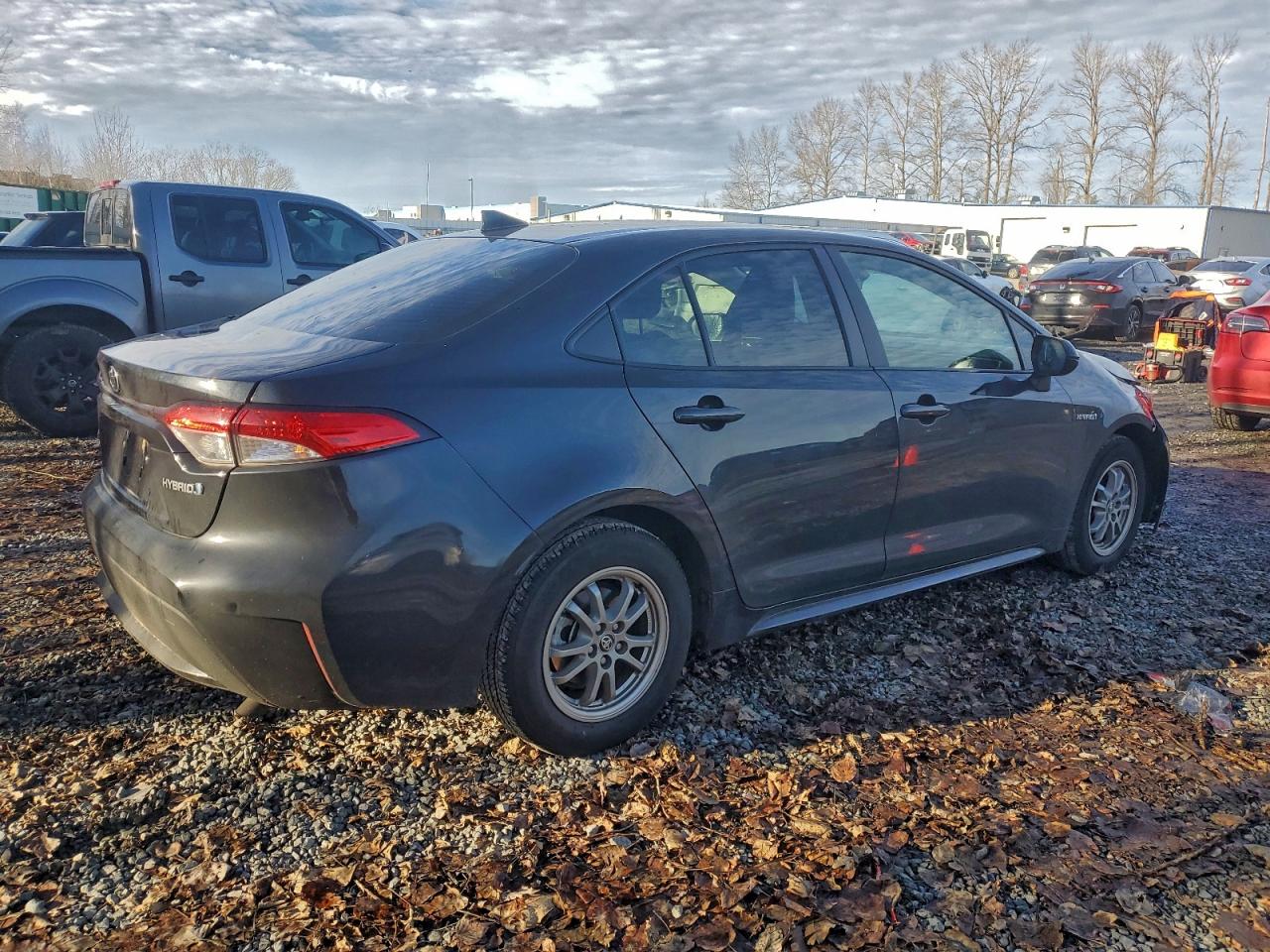 2021 TOYOTA COROLLA LE photo 3