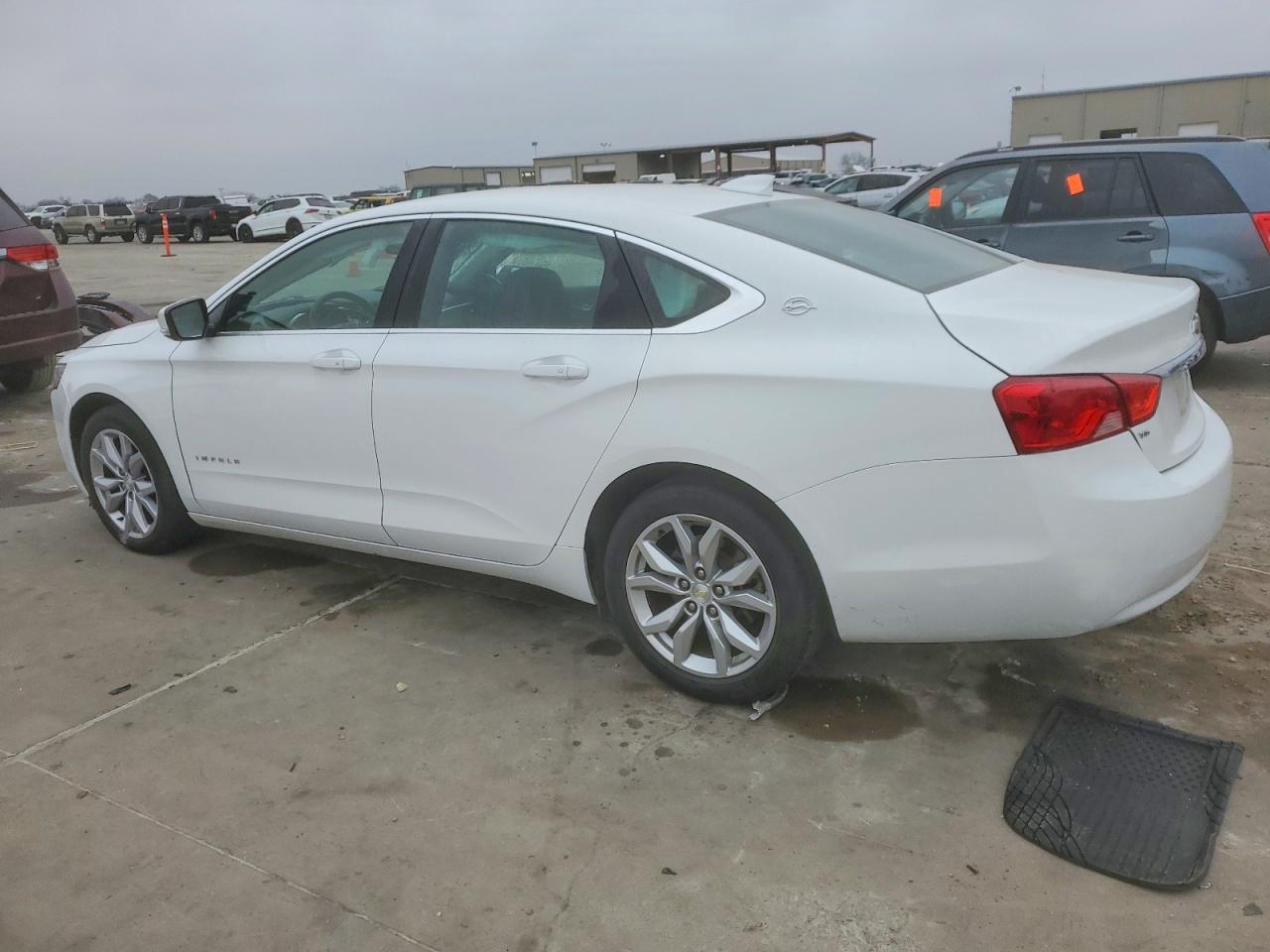 2018 CHEVROLET IMPALA LT photo 2