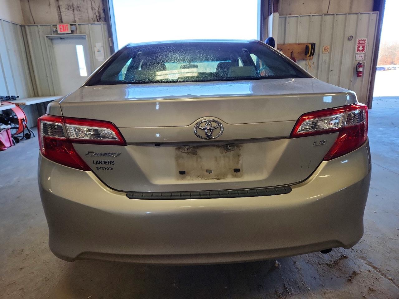 2014 TOYOTA CAMRY L photo 6