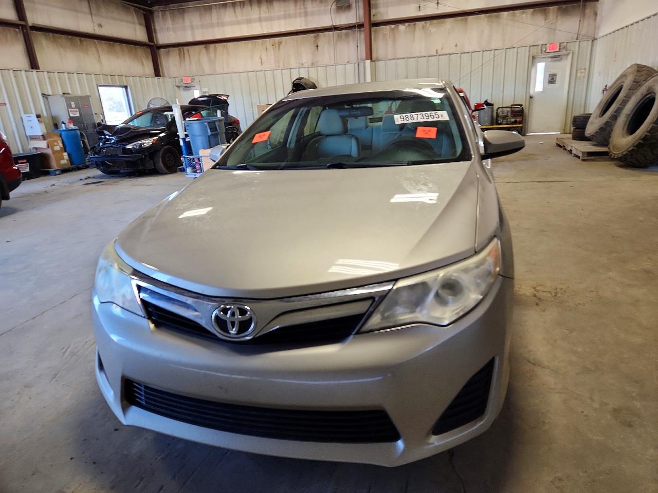 2014 TOYOTA CAMRY L photo 5