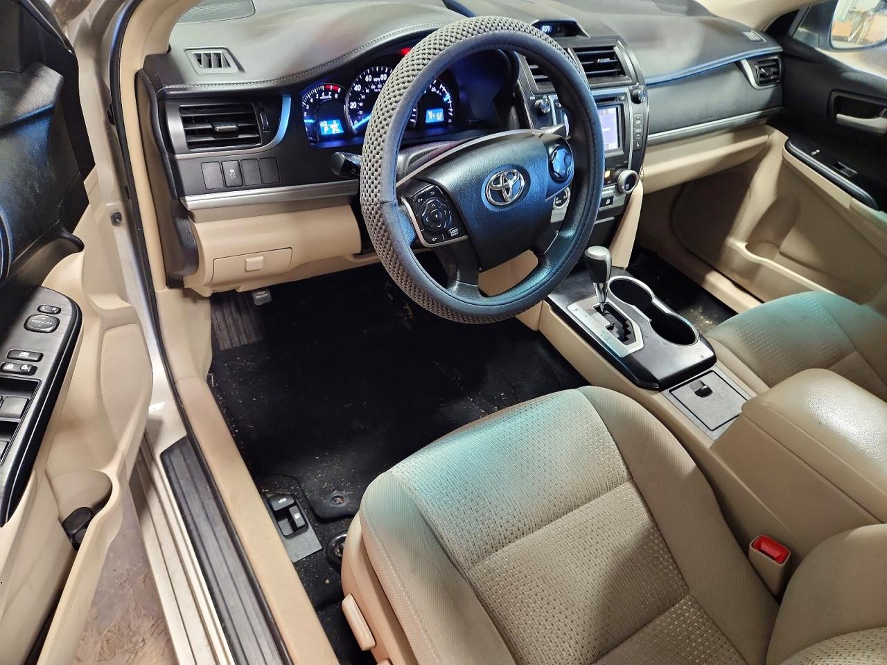 2014 TOYOTA CAMRY L photo 8