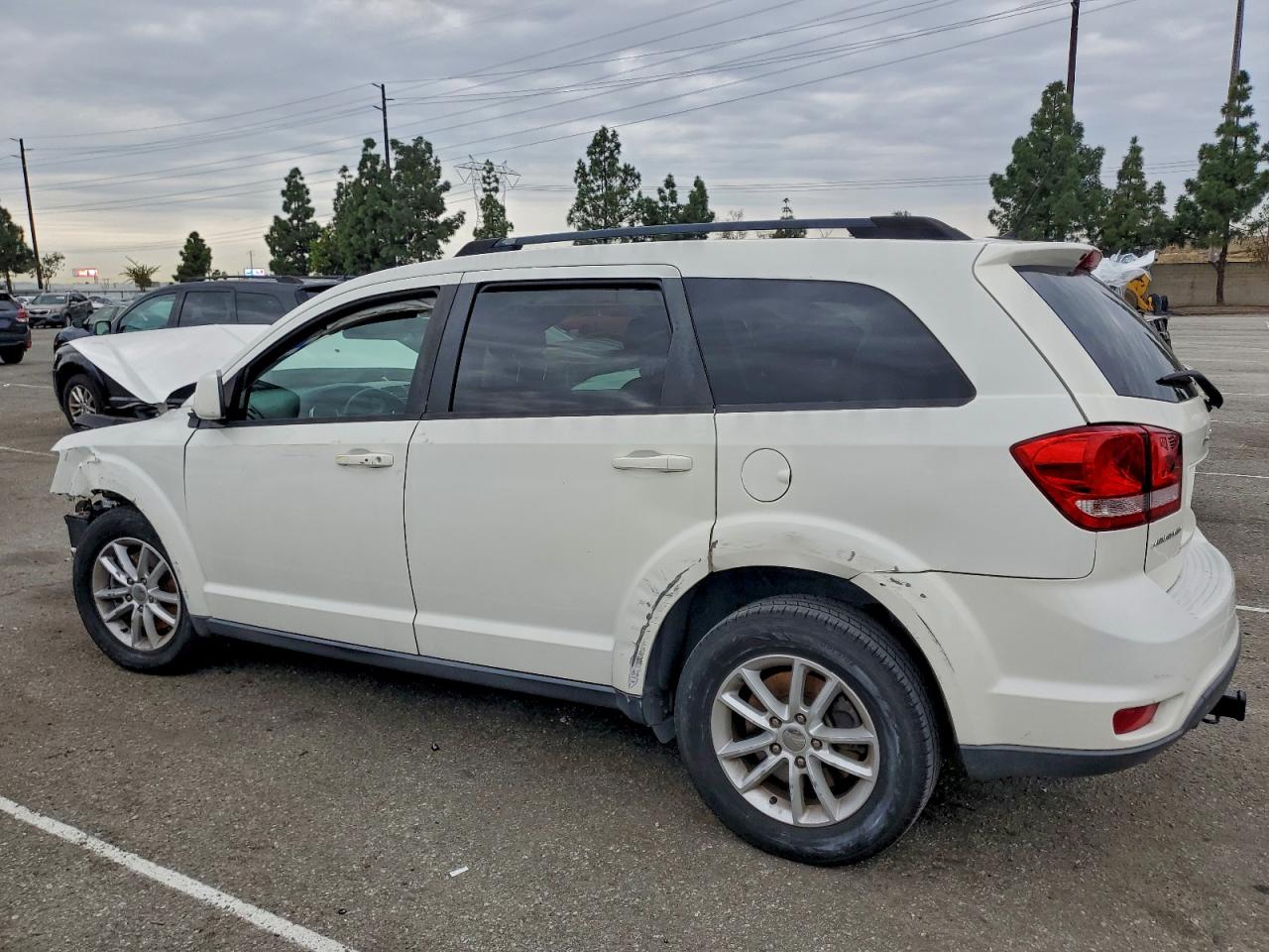 2014 DODGE JOURNEY SXT photo 2