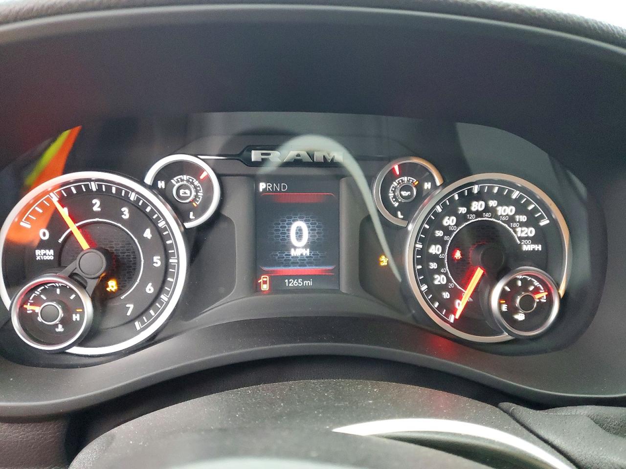 2025 RAM 2500 TRADESMAN photo 9
