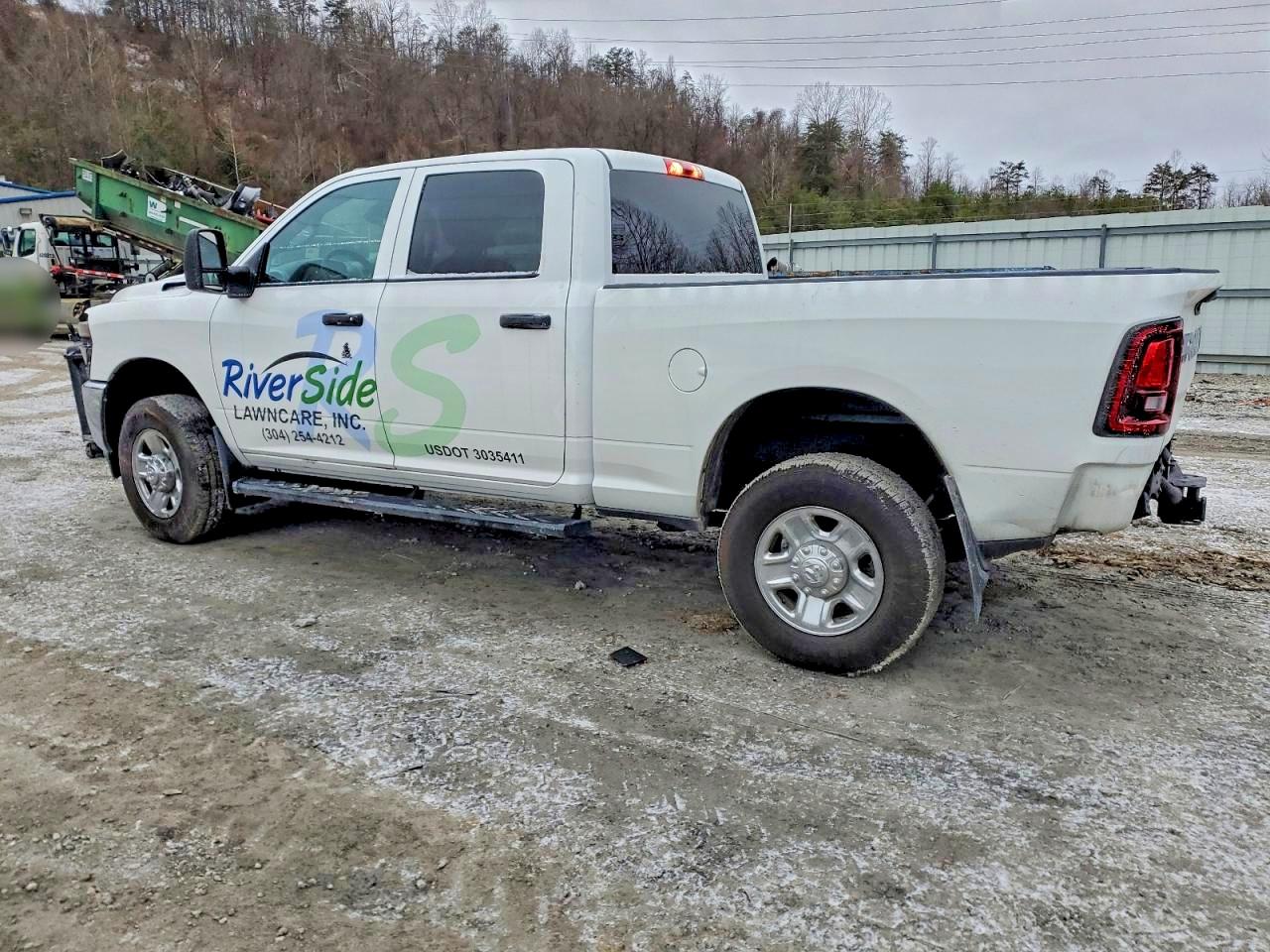 2025 RAM 2500 TRADESMAN photo 2