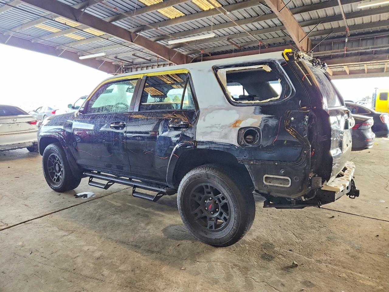 2022 TOYOTA 4RUNNER SR5 PREMIUM photo 2