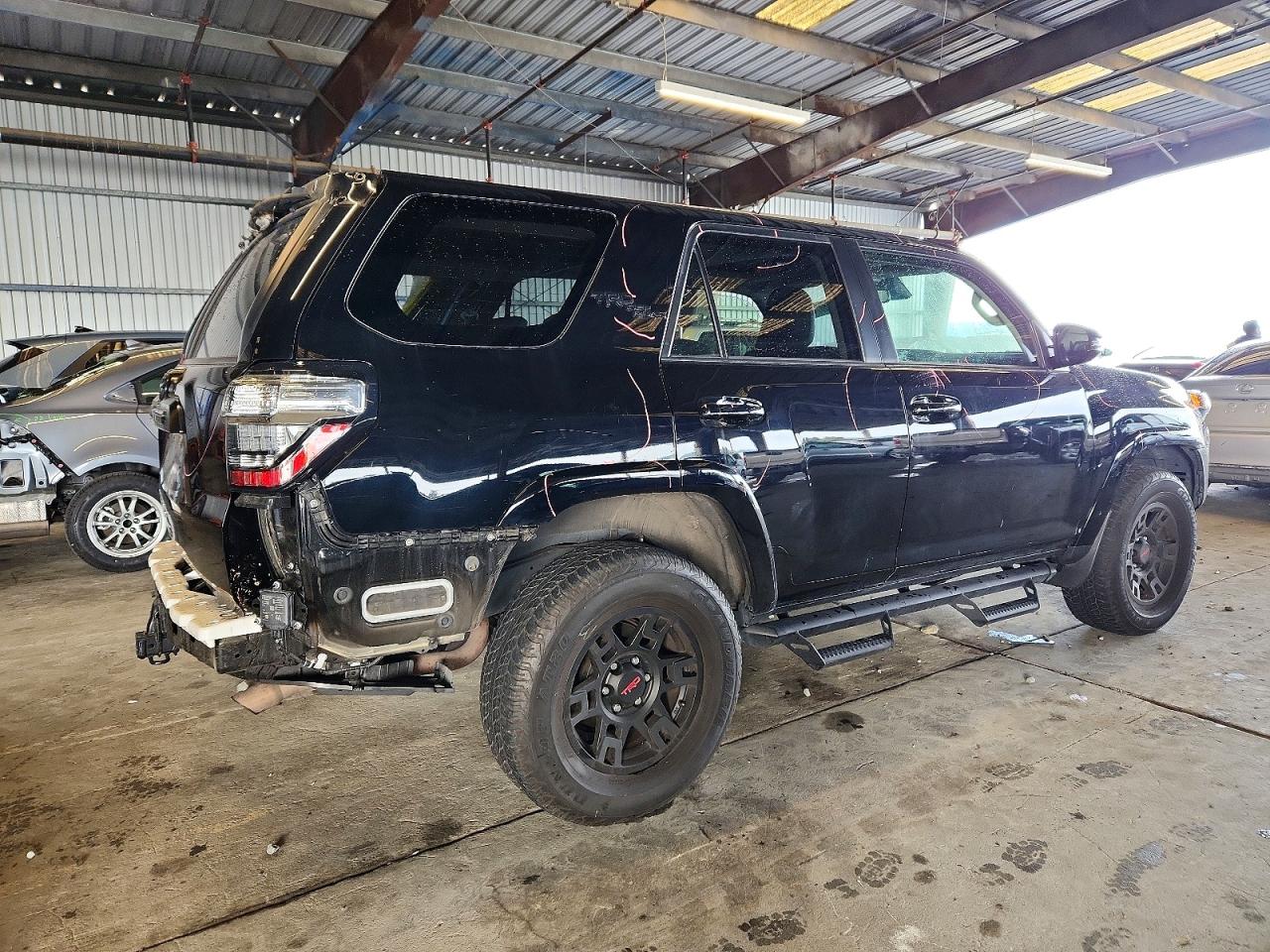 2022 TOYOTA 4RUNNER SR5 PREMIUM photo 3