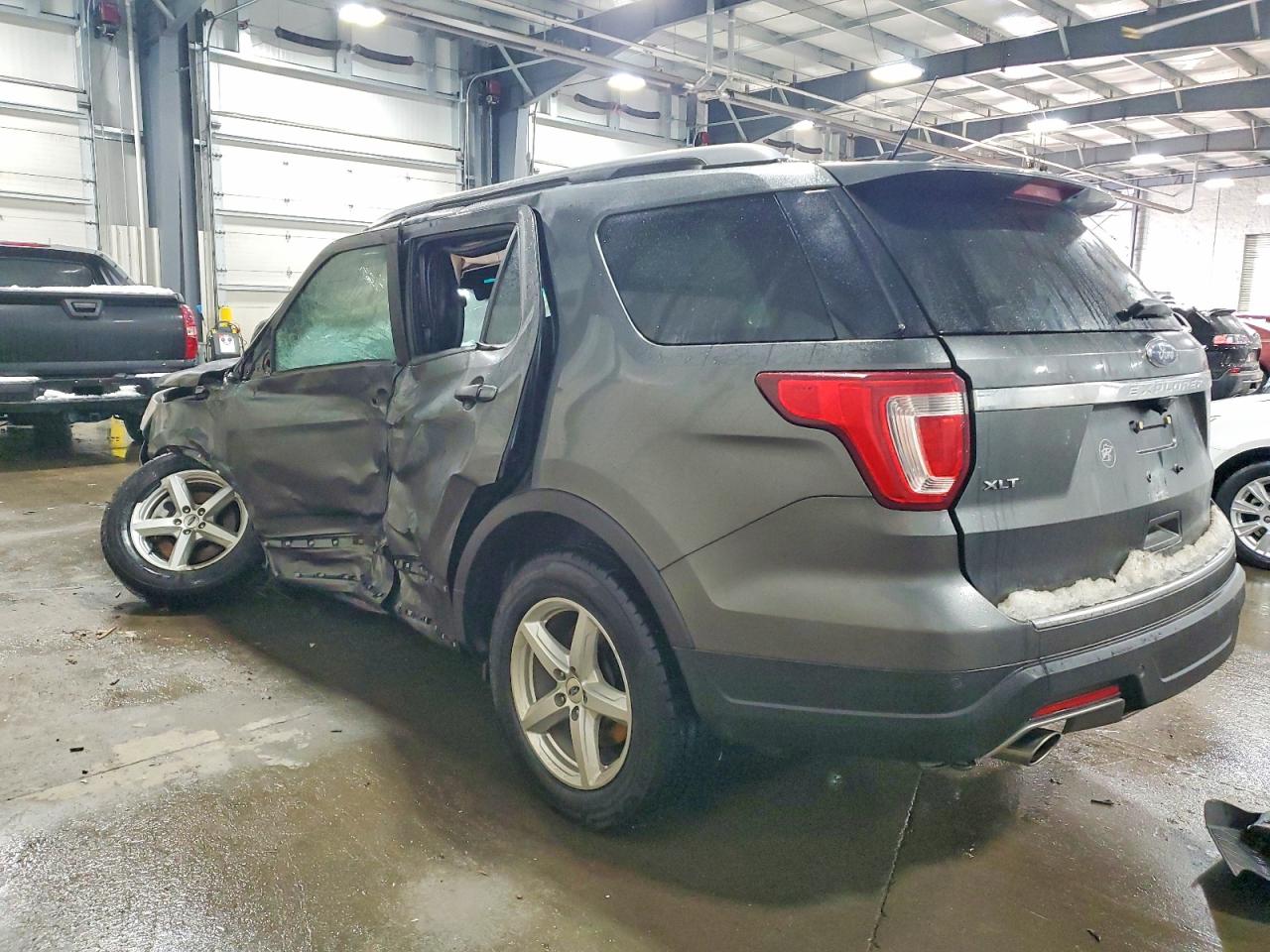2018 FORD EXPLORER XLT photo 2