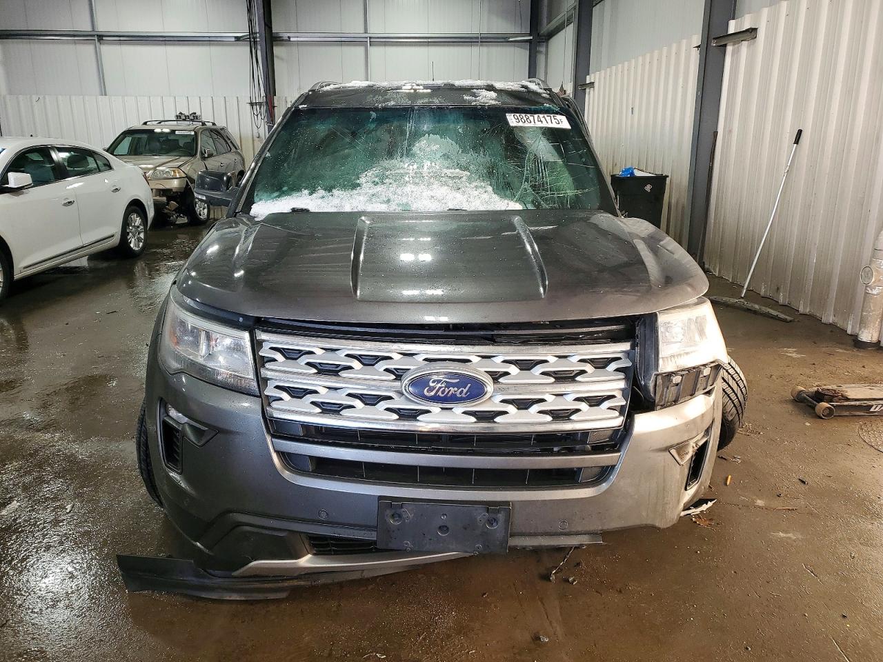 2018 FORD EXPLORER XLT photo 5