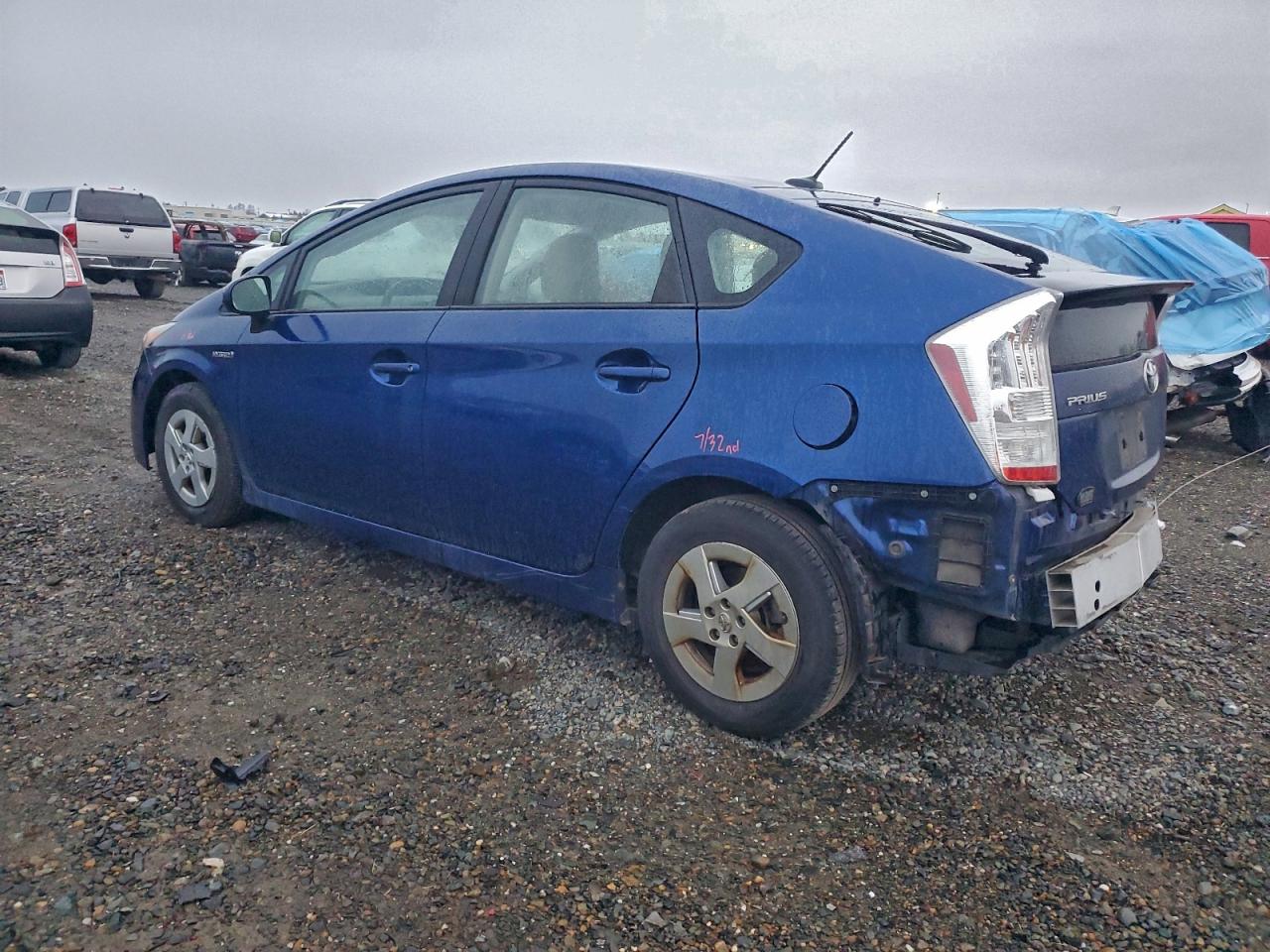 2011 TOYOTA PRIUS photo 2