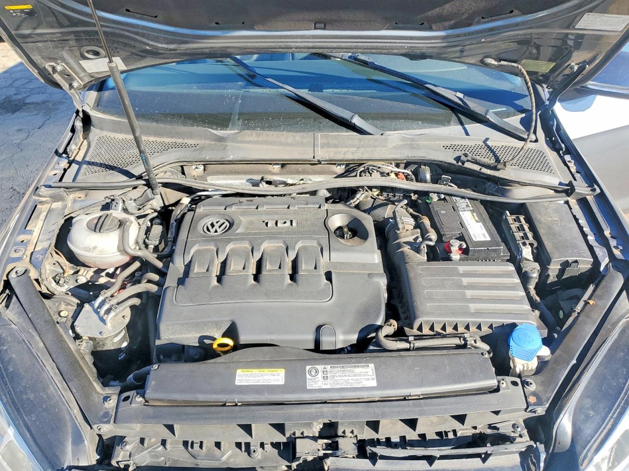 2015 VOLKSWAGEN GOLF SPORTWAGEN TDI S photo 21