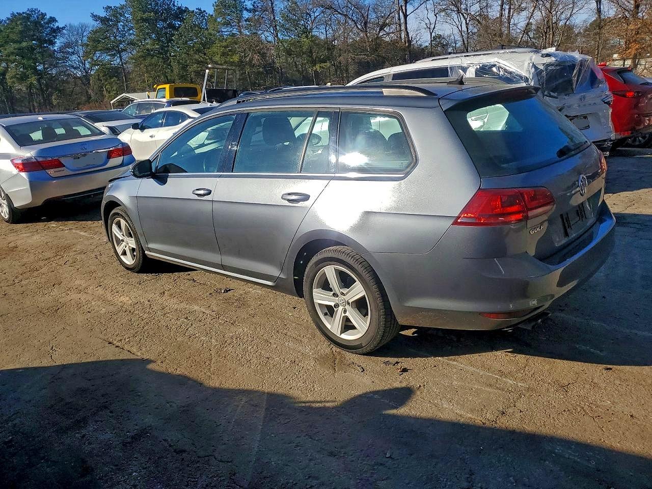 2015 VOLKSWAGEN GOLF SPORTWAGEN TDI S photo 3