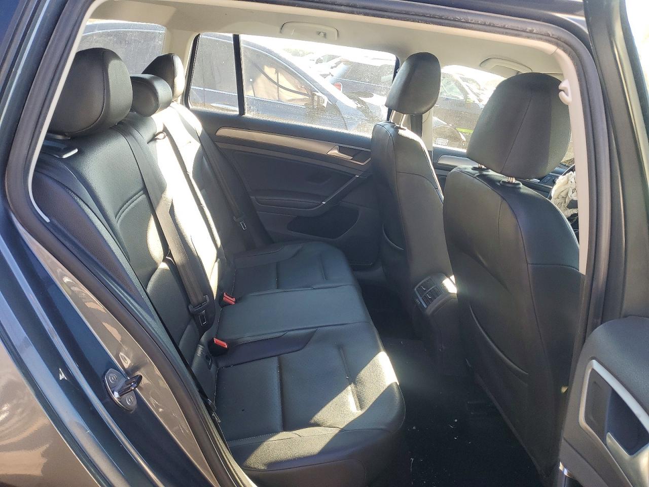 2015 VOLKSWAGEN GOLF SPORTWAGEN TDI S photo 19