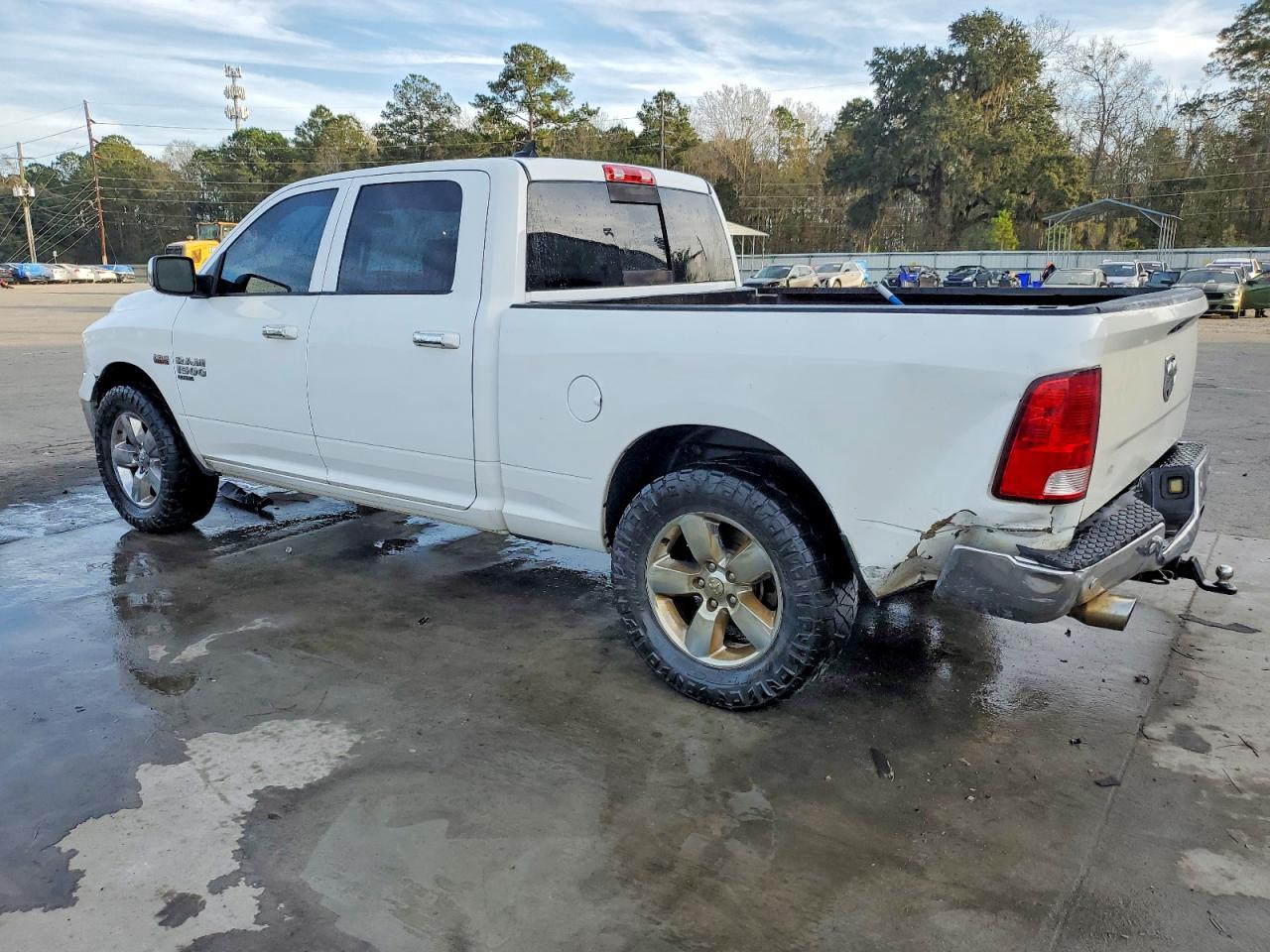 2019 RAM 1500 CLASSIC SLT photo 2