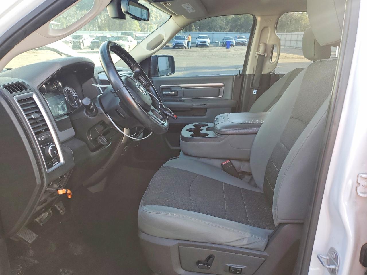 2019 RAM 1500 CLASSIC SLT photo 7