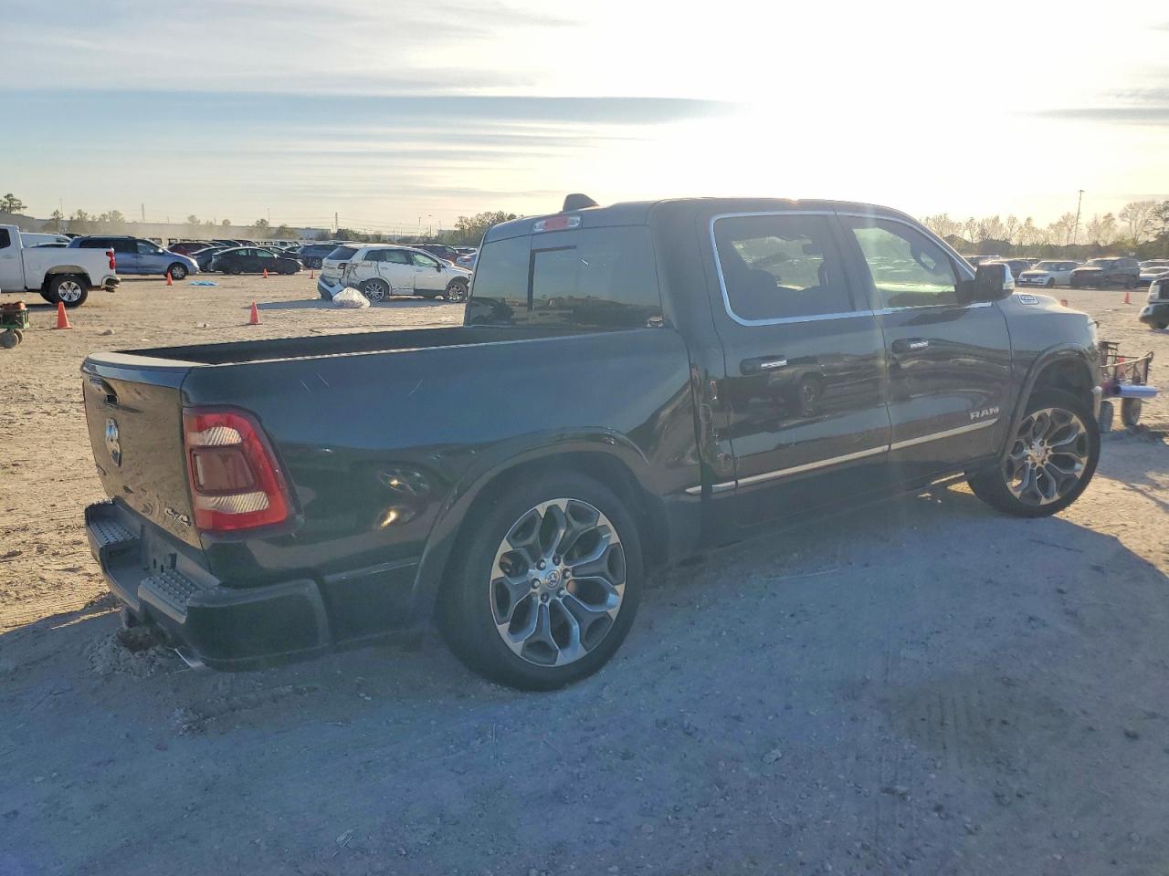 2019 RAM 1500 LIMITED photo 5