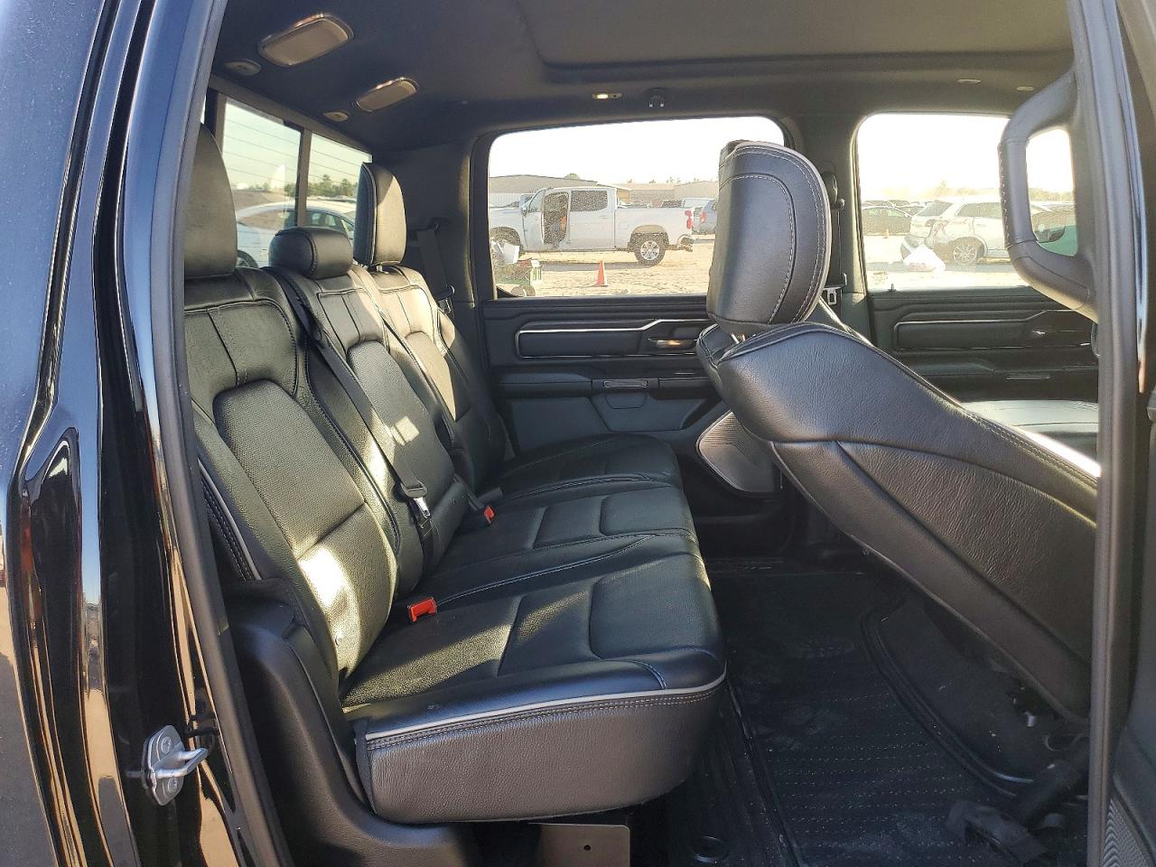 2019 RAM 1500 LIMITED photo 19