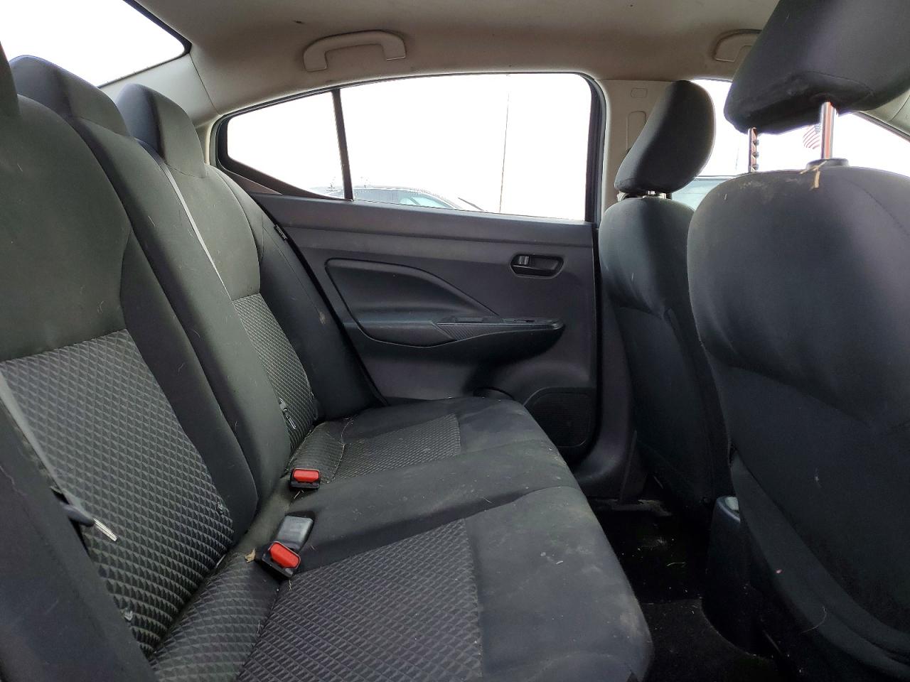 2021 NISSAN VERSA S photo 10
