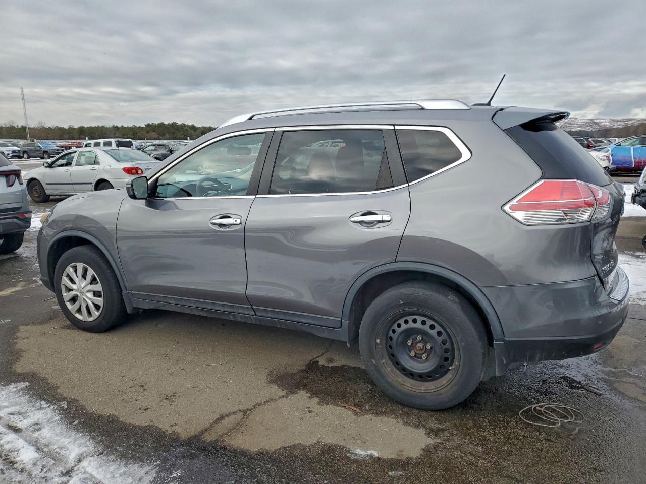 2016 NISSAN ROGUE S photo 2