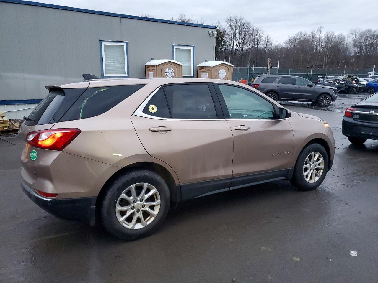 2019 CHEVROLET EQUINOX LT photo 3