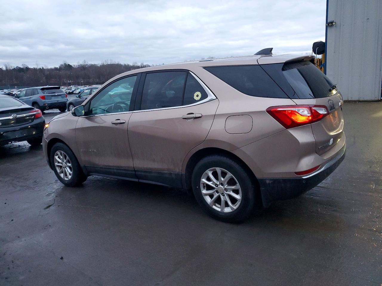 2019 CHEVROLET EQUINOX LT photo 2