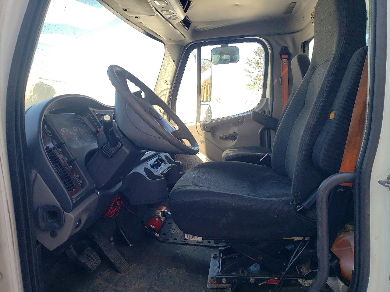 2013 FREIGHTLINER BUSINESS CLASS M2 BOX TRUCK photo 7