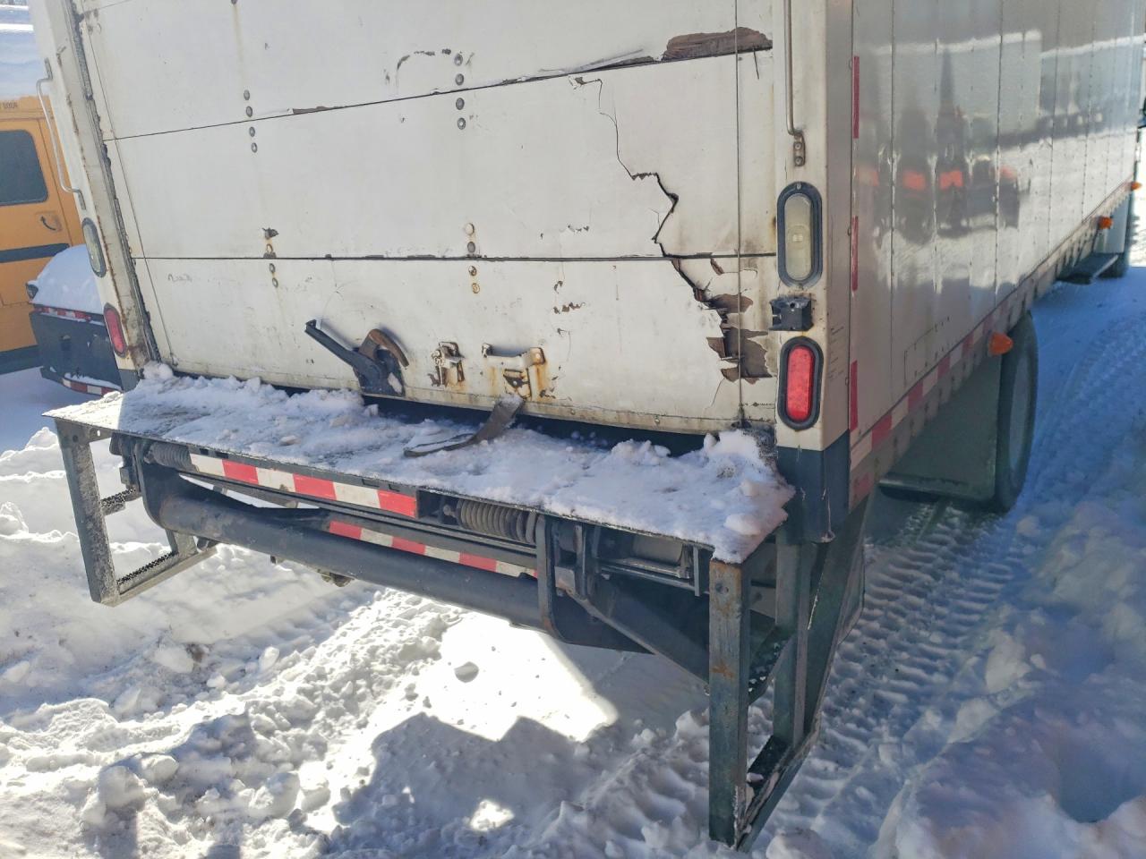 2013 FREIGHTLINER BUSINESS CLASS M2 BOX TRUCK photo 3