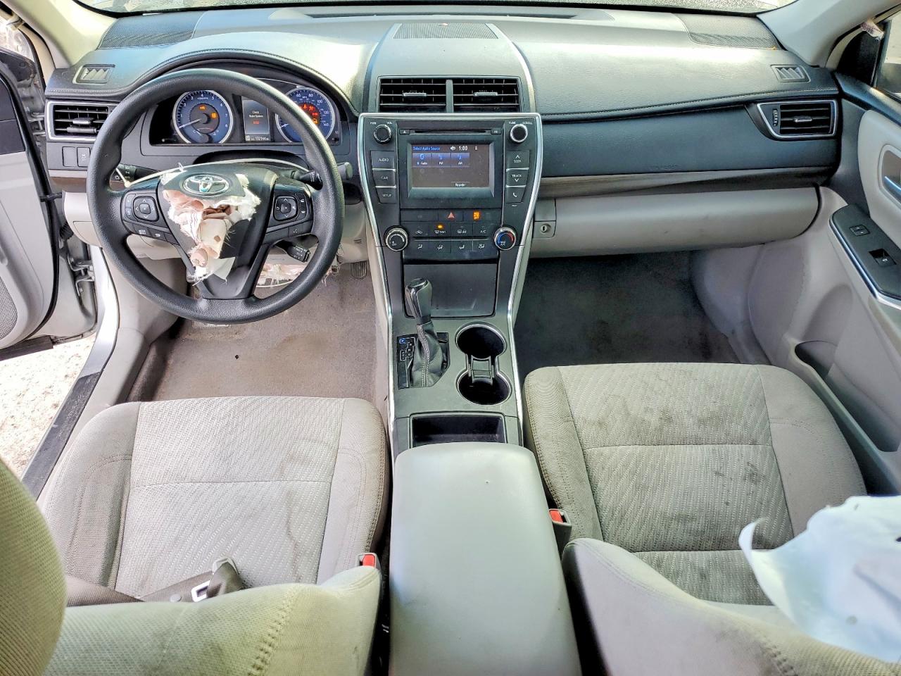 2016 TOYOTA CAMRY LE photo 8
