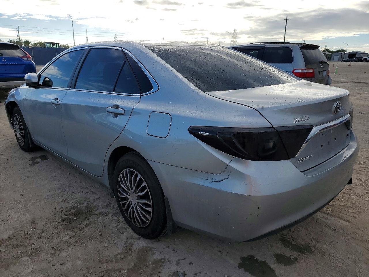 2016 TOYOTA CAMRY LE photo 2