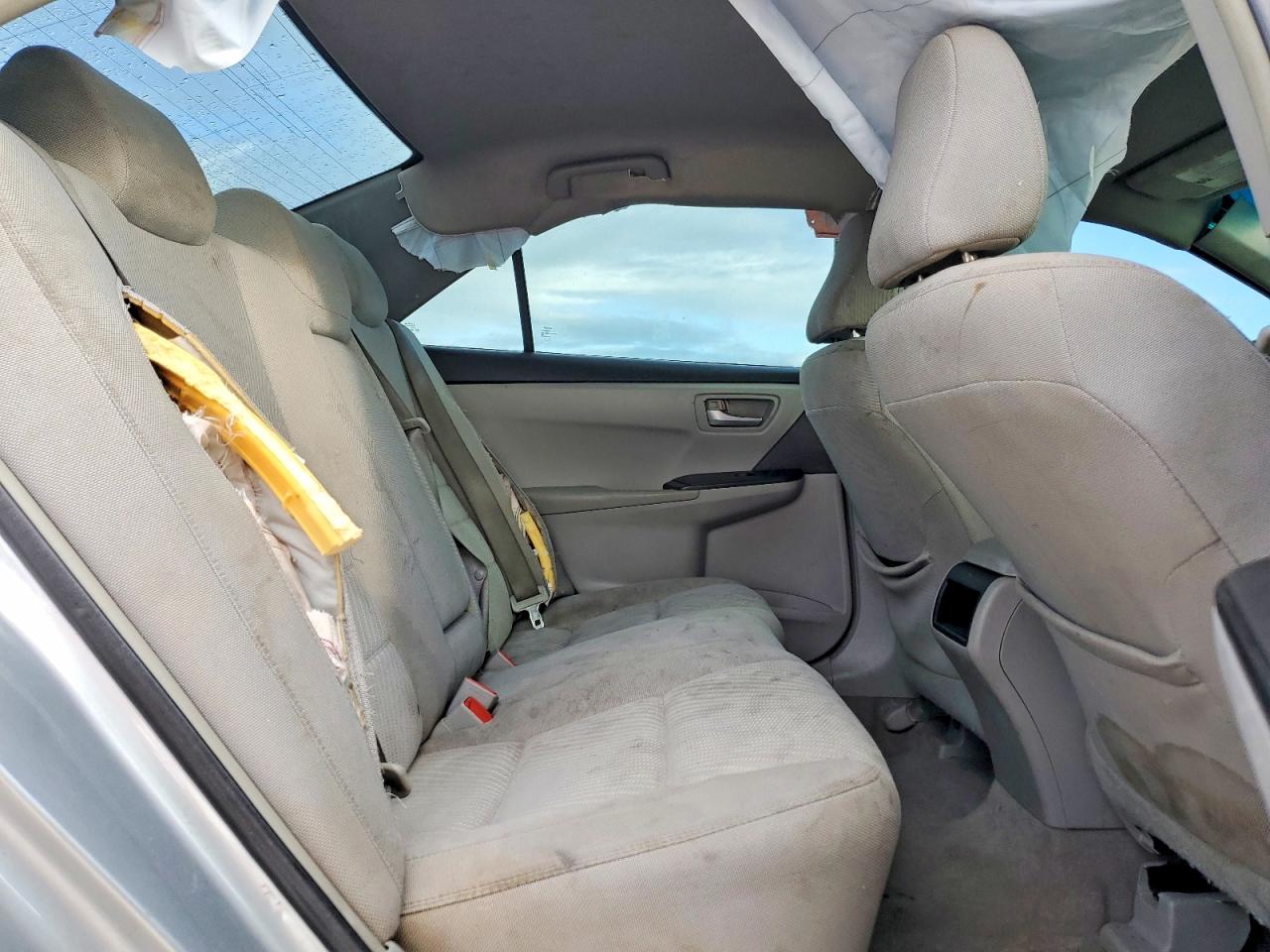 2016 TOYOTA CAMRY LE photo 10